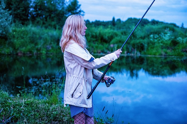 děvče a rybaření